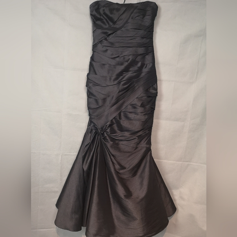 Vintage Black Monique Lhuillier Mermaid Silhouette Gown